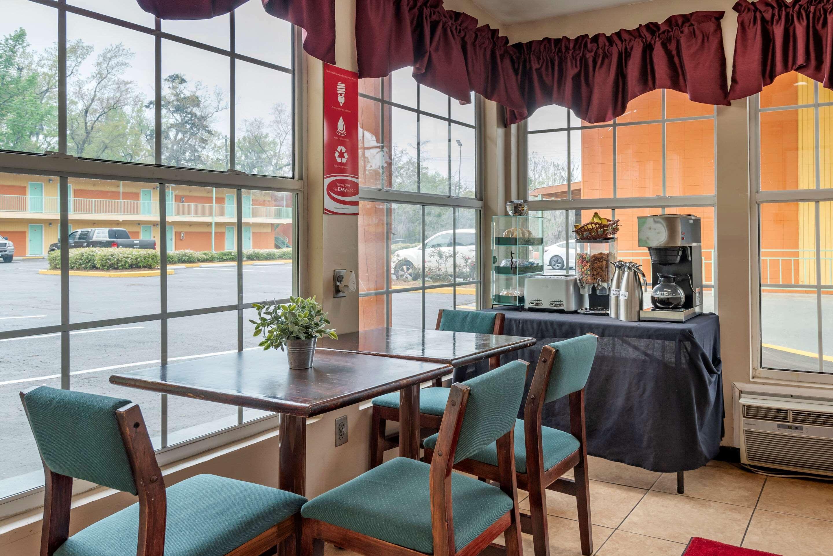 Econo Lodge Tallahassee Near Capital -University Eksteriør billede